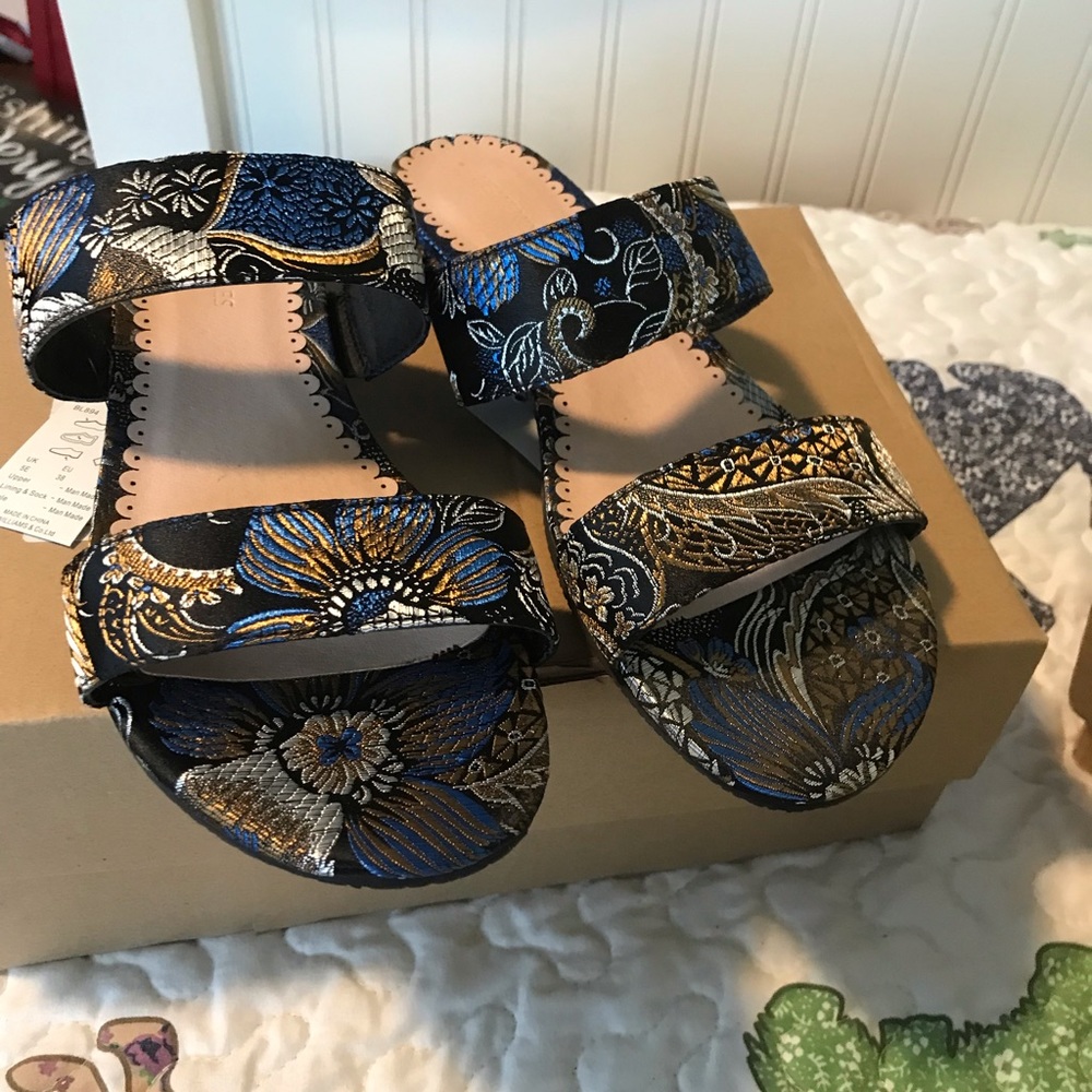 Tapestry sandals, 7 wide